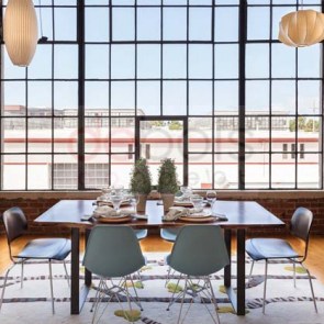 Conjunto moderno de mesa metal madera y sillas eames